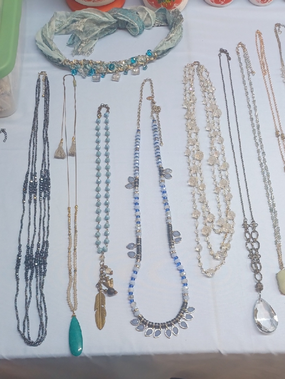 Preview For 5-19-26 .. 16lbs Of Crystal.. 8.00 Starts On Necklaces - Picture 12 of 17